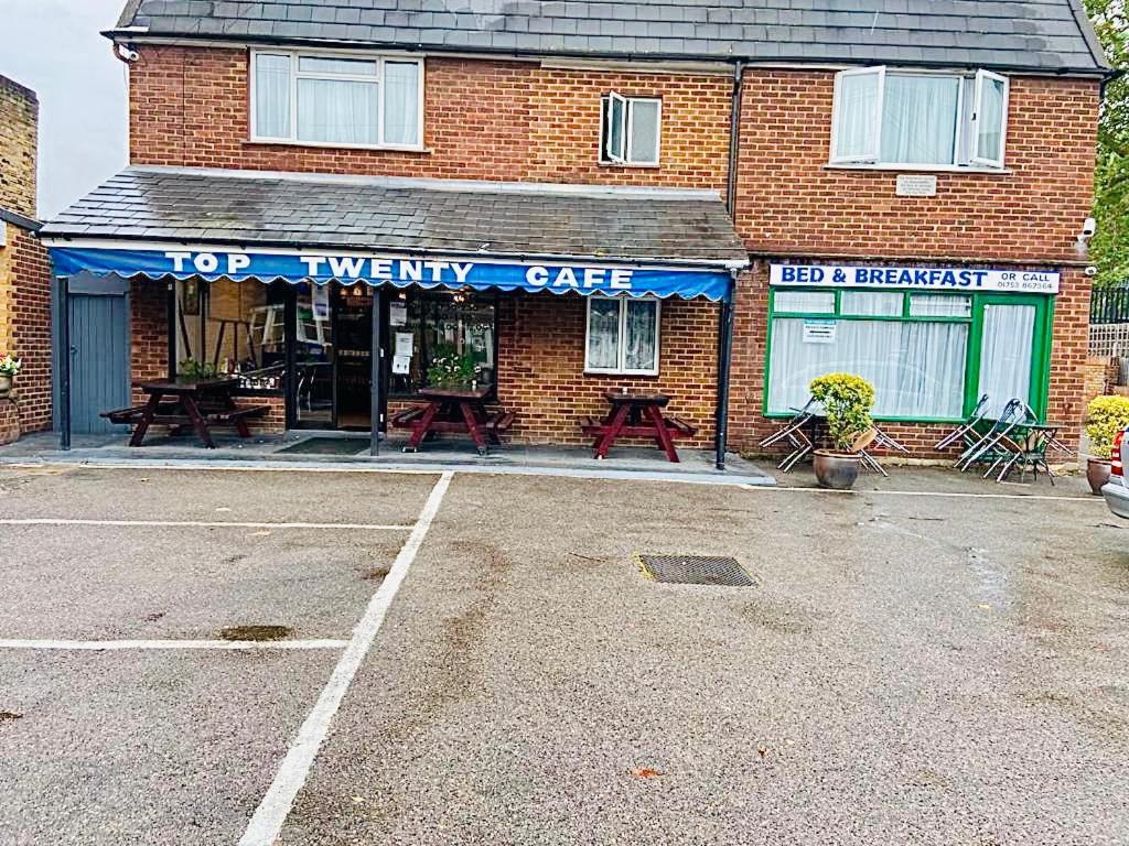 Top Twenty Bed And Breakfast Windsor Extérieur photo