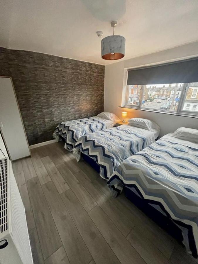 Top Twenty Bed And Breakfast Windsor Extérieur photo