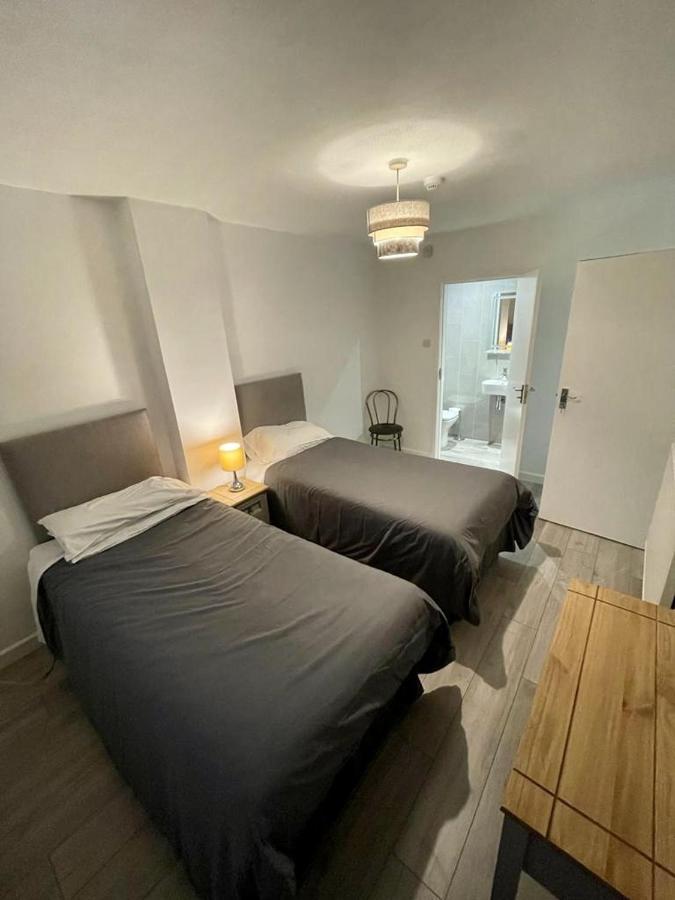 Top Twenty Bed And Breakfast Windsor Extérieur photo